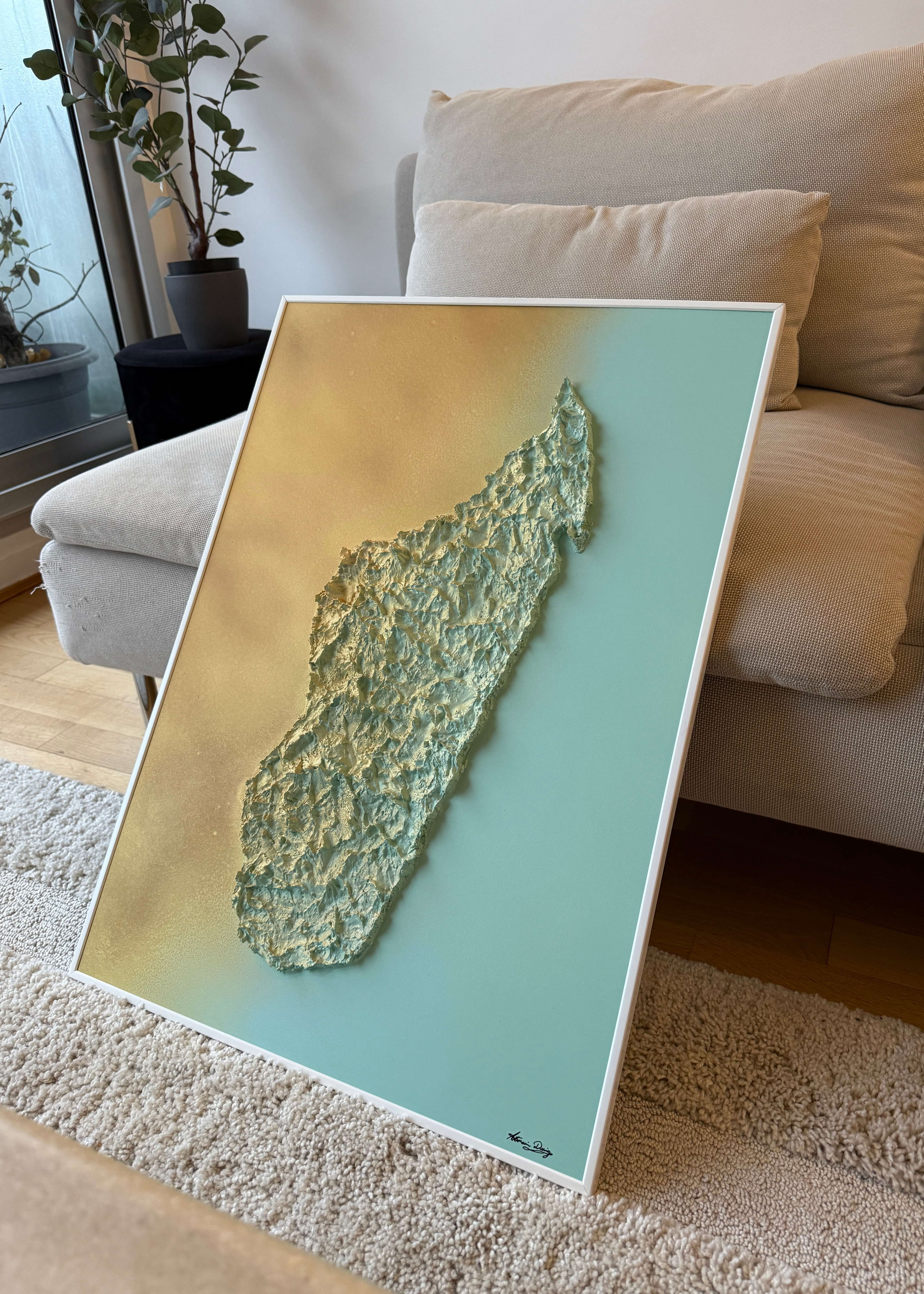 Madagascar relief map table