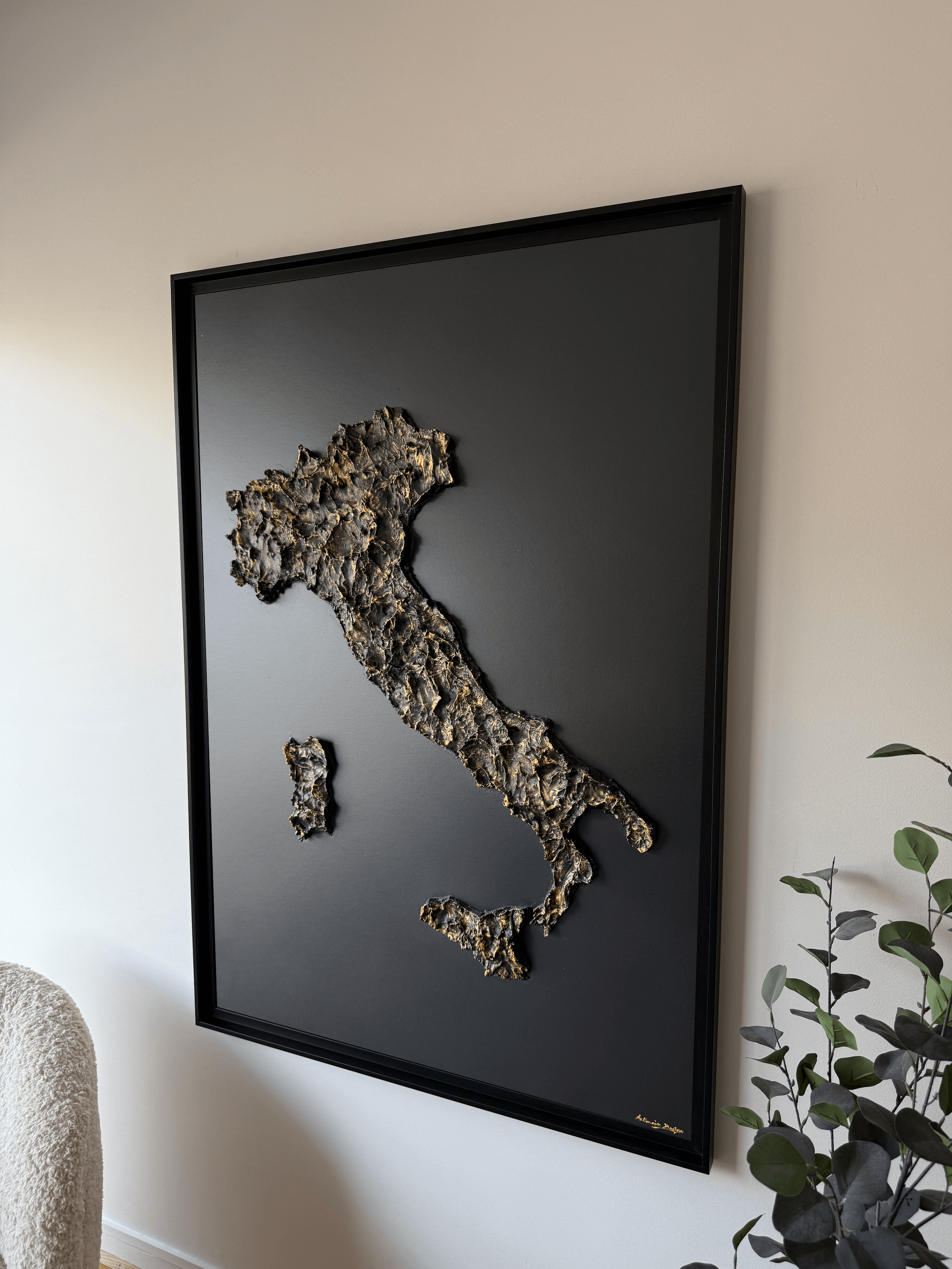 Italy relief map table