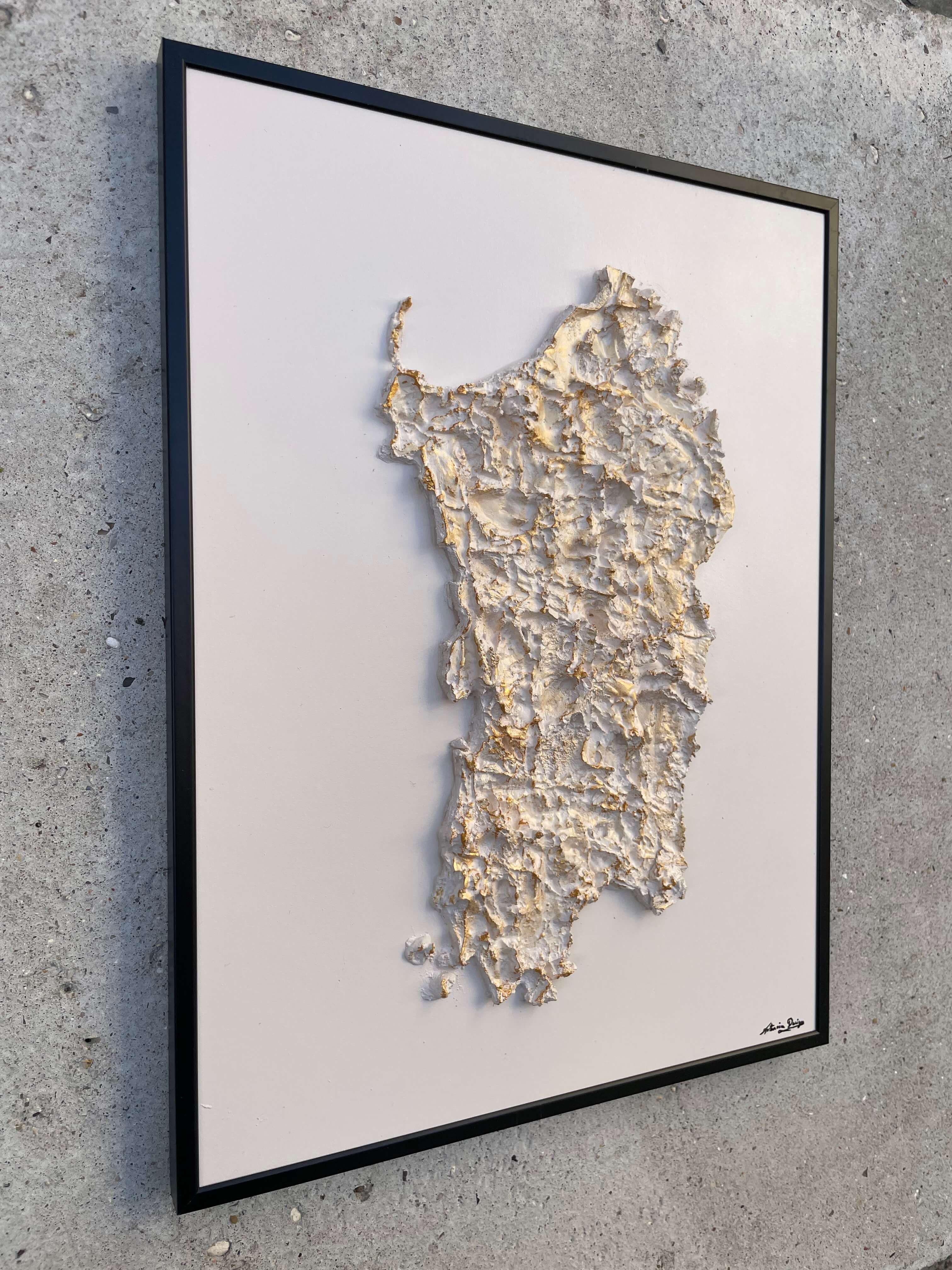 tableau en relief creme et or vue de profil