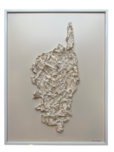 Charger l&#39;image dans la galerie, Carte de la Corse en relief crème et or
