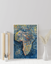 Charger l&#39;image dans la galerie, Tableau de carte de l&#39;afrique en relief, vue dans un salon déco et design blanc
