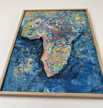 Charger l&#39;image dans la galerie, Tableau de carte de l&#39;afrique multicolore vue du bas.
