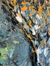 Charger l&#39;image dans la galerie, zoom sur le détail du relief, tableau fait main, couleur : orange, blanc, vert. Peinture à l&#39;acrylique 30x40cm
